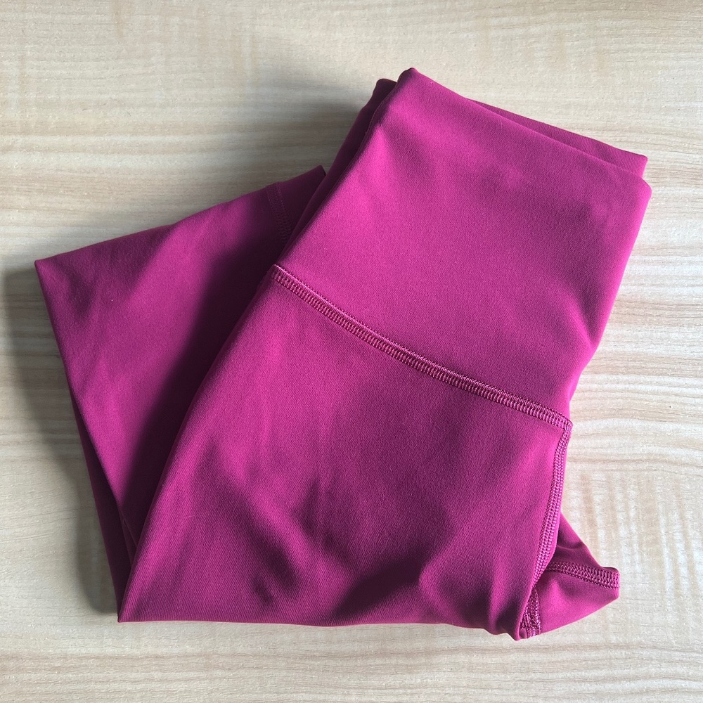 Lululemon Wunder Train High-Rise Tight 25" in Pomegranate size 2